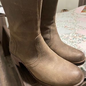 Ariat size 9 leather wedge bootie